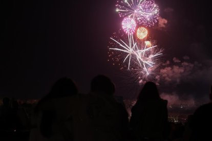 Primer día de fuegos artificiales de las Fiestas de la Virgen de San Lorenzo