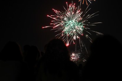 Primer día de fuegos artificiales de las Fiestas de la Virgen de San Lorenzo