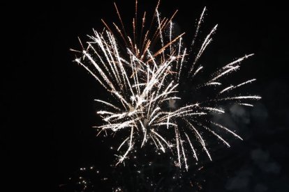 Primer día de fuegos artificiales de las Fiestas de la Virgen de San Lorenzo