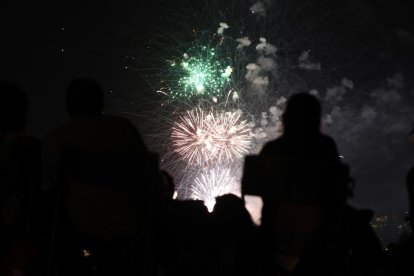 Primer día de fuegos artificiales de las Fiestas de la Virgen de San Lorenzo