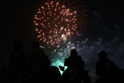 Primer día de fuegos artificiales de las Fiestas de la Virgen de San Lorenzo