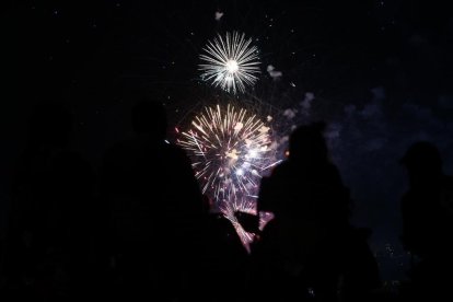 Primer día de fuegos artificiales de las Fiestas de la Virgen de San Lorenzo