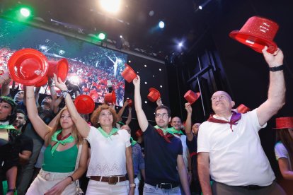 Récord Guinness del mayor número de personas poniéndose un sombrero de chistera