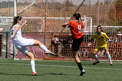 Un lance de la final del Trofeo de Ferias entre AD Parquesol y Villa Viciosa de Odón.