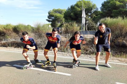 Los vallisoletanos  Álvaro, Adrián, Adriana y Pablo López, antes de tomar parte en los World Skate Game.