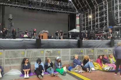 Primeras esperas para ver el concierto de Mika en la plaza Mayor de Valladolid