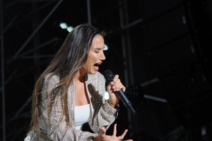 India Martínez cierra la plaza Mayor de Valladolid en un apoteósico concierto