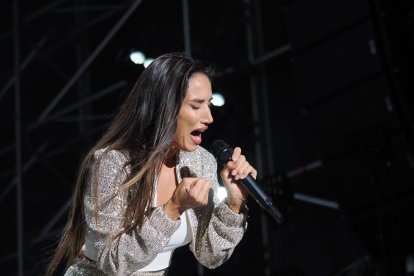 India Martínez cierra la plaza Mayor de Valladolid en un apoteósico concierto