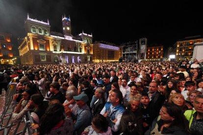 India Martínez cierra la plaza Mayor de Valladolid en un apoteósico concierto