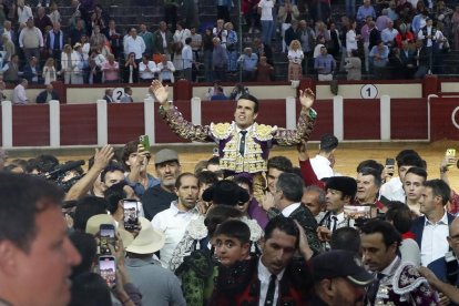 Encerrona de Emilio de Justo con seis toros de Victorino Martín.