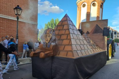 Desfile de peñas de Laguna de Duero.