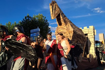 Desfile de peñas de Laguna de Duero.