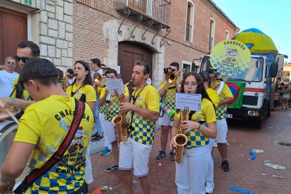 Desfile de peñas de Laguna de Duero.