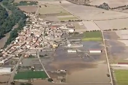 Imagen del estado de Valbuena de Duero tras el reventón del canal.