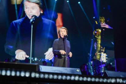 Raphael en el último de los conciertos de la Plaza Mayor de las Ferias y Fiestas de la Virgen de San Lorenzo 2024