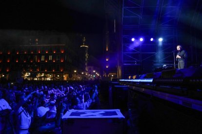 Raphael en el último de los conciertos de la Plaza Mayor de las Ferias y Fiestas de la Virgen de San Lorenzo 2024