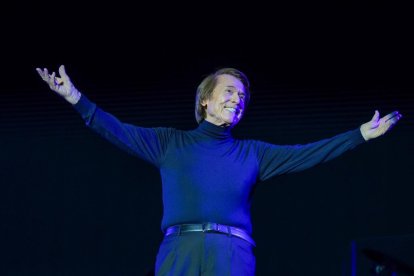 Raphael en el último de los conciertos de la Plaza Mayor de las Ferias y Fiestas de la Virgen de San Lorenzo 2024