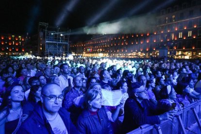 Raphael, en el último de los conciertos de la Plaza Mayor de las Ferias y Fiestas de la Virgen de San Lorenzo 2024