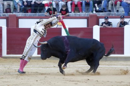 El Fandi, durante una de sus faenas en la Feria Taurina 2024