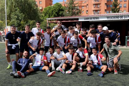 El San Agustín celebra el campeonato en el Felicísimo de la Fuente