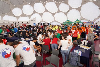 Campeonato Mundial de Puzzles en la Cúpula del Milenio