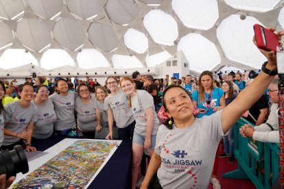 Campeonato Mundial de Puzzles en la Cúpula del Milenio