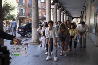 Rodaje de la película 'Voy a pasármelo bien' en el soportal de Fuente Dorada