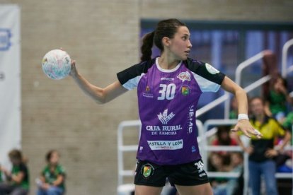 Martina Romero en el partido del Aula frente al Beti Onak