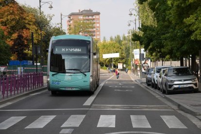 Circulación de un autobús en Poniente en el Día Sin Coche