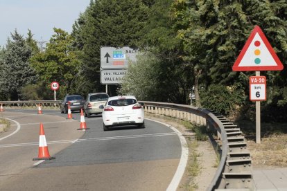 Corte de un carril en la VA-20 desde el Camino de Hornillos.