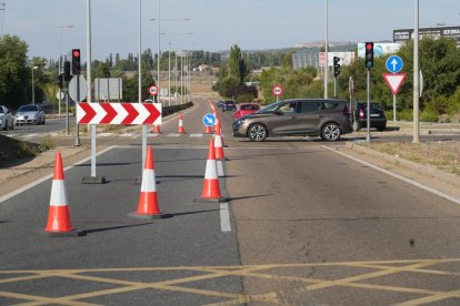 Corte de un carril en la VA-20 desde el Camino de Hornillos.