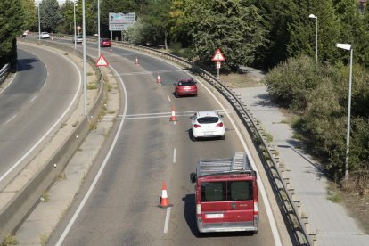 Corte de un carril en la VA-20 desde el Camino de Hornillos.