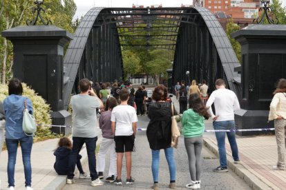 Rodaje de la segunda temporada de Memento Mori en el Puente Colgante.