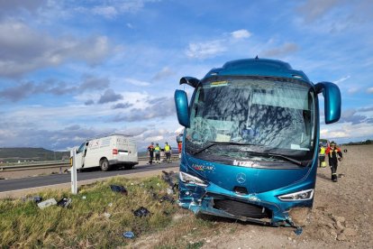 Accidente vial en el que ha muerto una persona y otras tres han resultado heridas graves