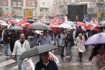 CCOO y UGT se concentran en Valladolid.