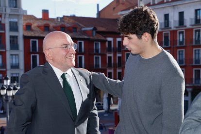 Carnero y Coello, en el balcón del Ayuntamiento.E.M.