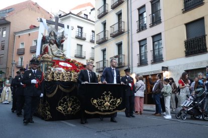 Procesión extraordinaria entre la Cofradía de San Martín y la Jefatura Superior de Policía Nacional