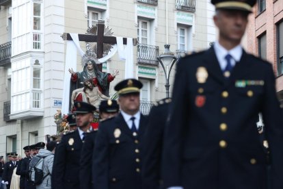 Procesión extraordinaria entre la Cofradía de San Martín y la Jefatura Superior de Policía Nacional