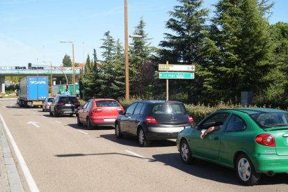 Atascos en la entrada de Arroyo desde la A-62.