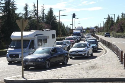 Atascos en la entrada de Arroyo desde la A-62.