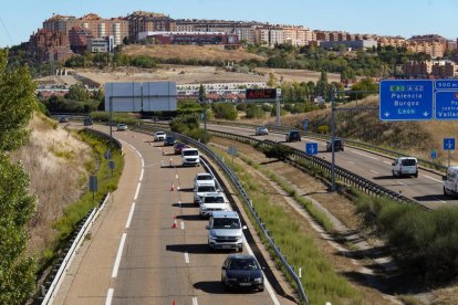 Atascos en la entrada de Arroyo desde la A-62.