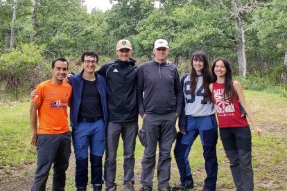 Equipo de investigadores durante el estudio en los montes de Valsaín en Segovia.