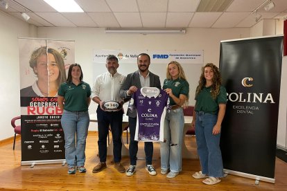 Firma del convenio de patrocinio de El Salvador Femenino con Colina Clinic