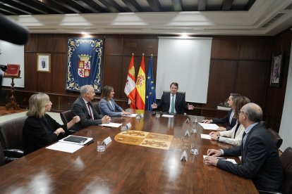 El presidente de la Junta de Castilla y León, Alfonso Fernández Mañueco, mantiene un encuentro con los rectores de las universidades públicas de la Comunidad.