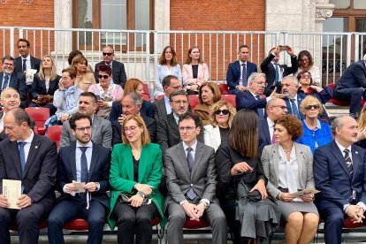 Palco de autoridades durante el acto de entrega de la Medalla de Oro de la Ciudad.