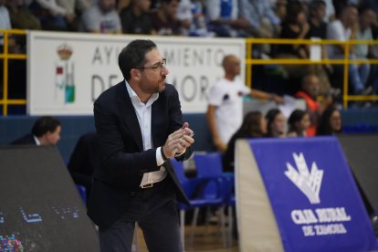 Lolo Encinas, entrenador del UEMC Real Valladolid Baloncesto.