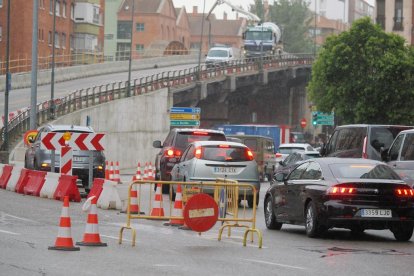 Obras de emergencia en Arco de Ladrillo este domingo.