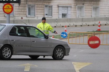 Obras de emergencia en Arco de Ladrillo este domingo.