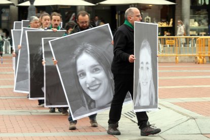 Fundación Intras da inicio a sus actividades por el Día de la salud mental con una intervención artística efímera' en la plaza Mayor de Valladolid