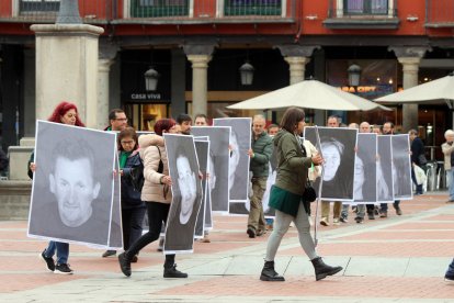 Fundación Intras da inicio a sus actividades por el Día de la salud mental con una intervención artística efímera' en la plaza Mayor de Valladolid